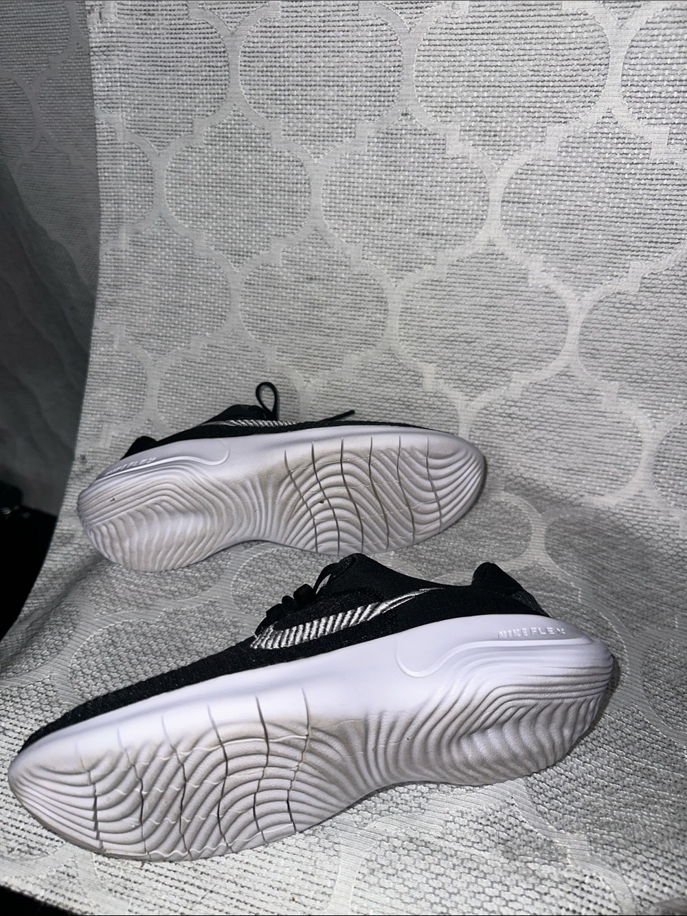 Nike Flex Experience Run 11 Black White Silver Running Shoes Women's Size 7.5 - Picture 7 of 8